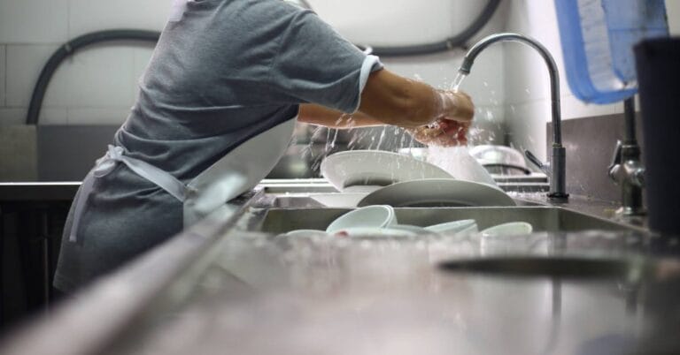How to unclog a kitchen sink in a restaurant? - udraznianie rur biopreparat